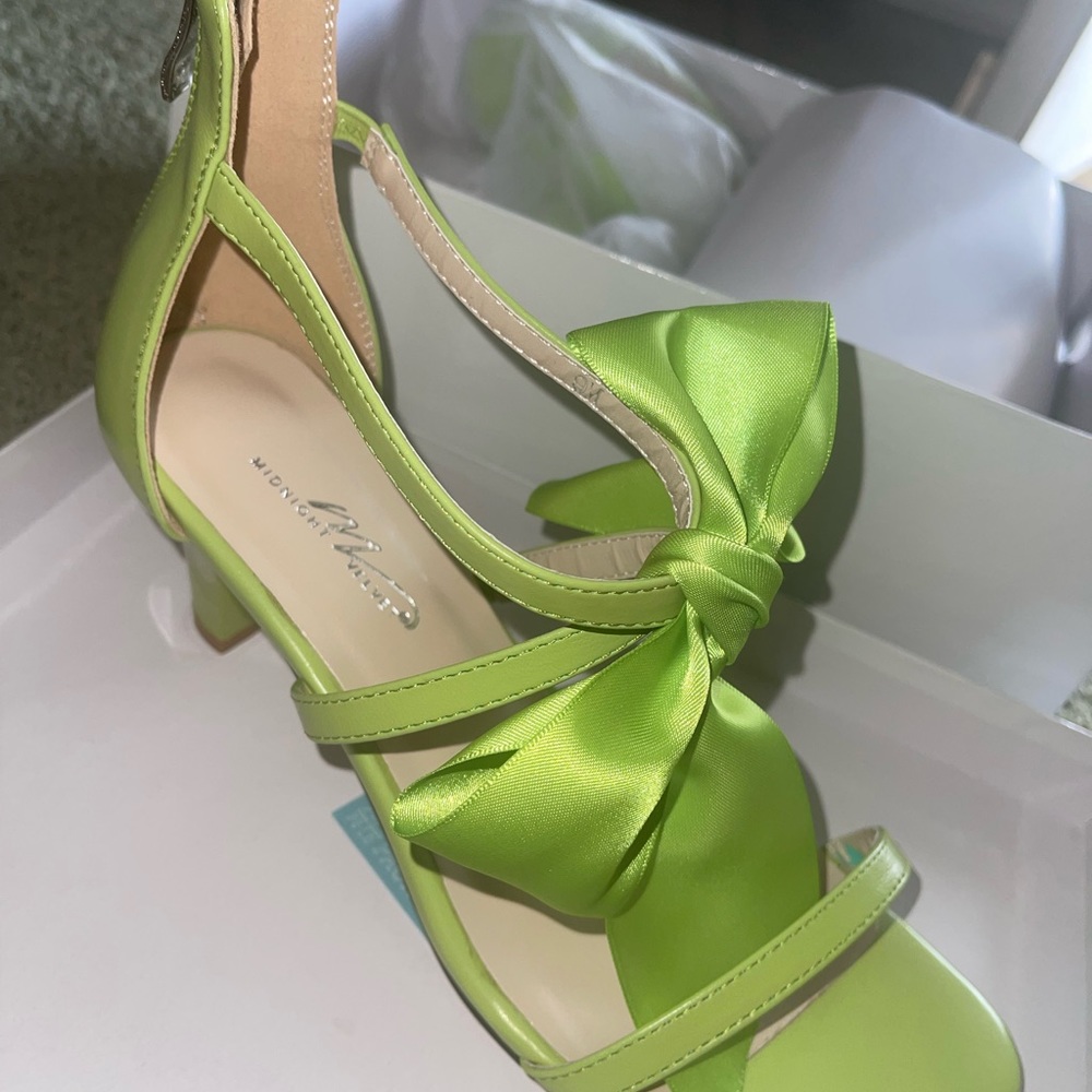 Midnight Velvet Green Bow Heels